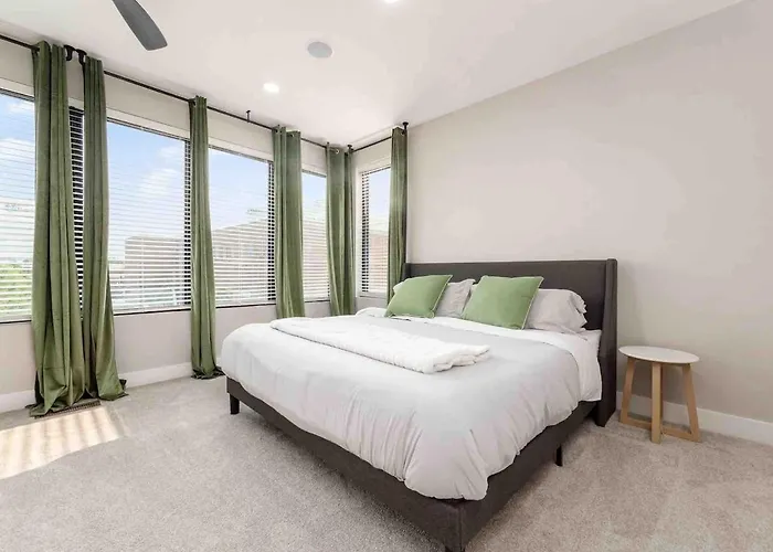 New Build, Downtown Views, Next To Nch *