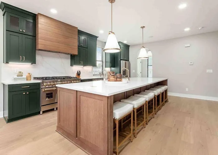 New Build, Downtown Views, Next To Nch *